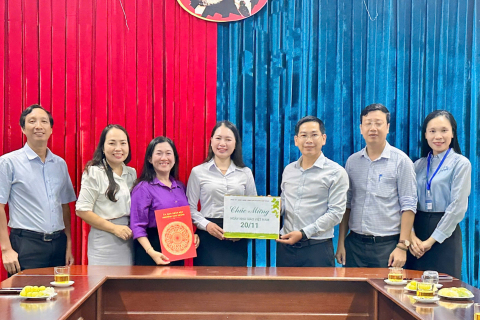 LÃNH ĐẠO PHƯỜNG TAM THẮNG ĐẾN THĂM VÀ CHÚC MỪNG TRƯỜNG THPT VŨNG TÀU NHÂN NGÀY 20/11