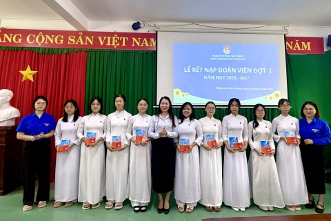 LỄ KẾT NẠP ĐOÀN VIÊN ĐỢT I NĂM HỌC 2026 - 2027