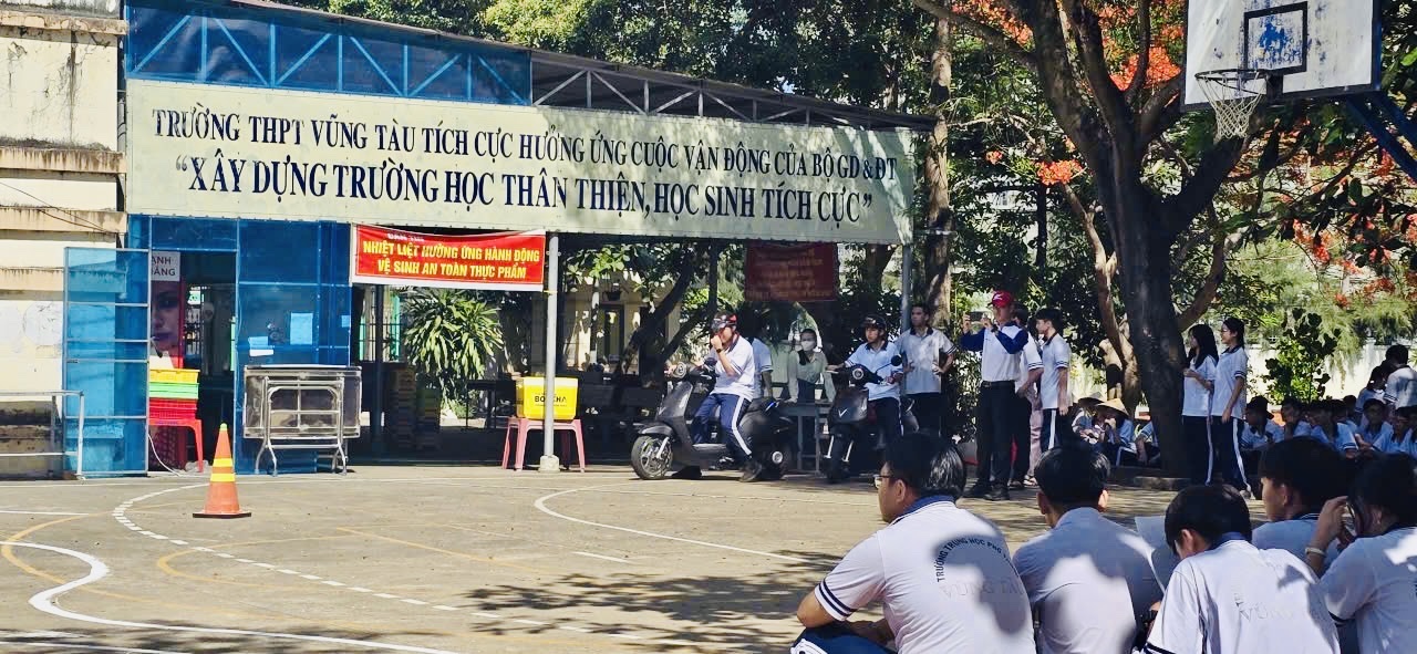 CHUNG TAY XÂY DỰNG VĂN HÓA GIAO THÔNG HỌC ĐƯỜNG